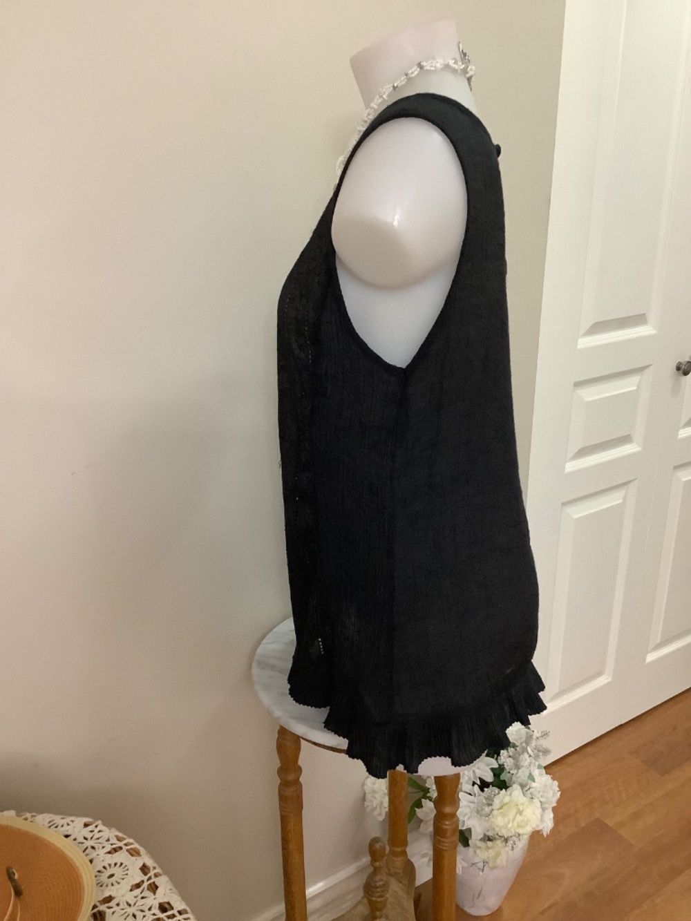 Black Eyelet Top fits M/L 36-38 bust - Picture 5 of 12